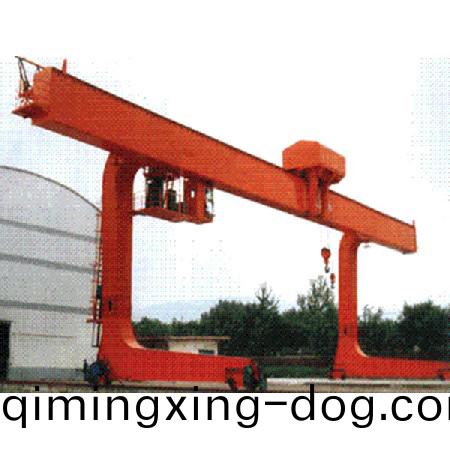 通用門式起(qi)重機6